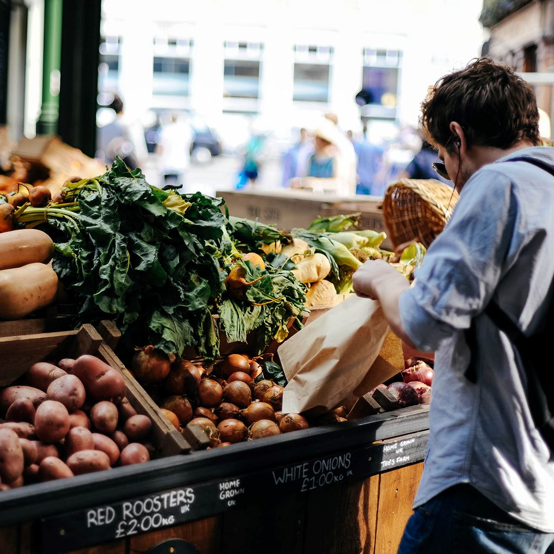 Vegan Einkaufen: Mit diesen 8 Grund-Tipps musst du dir nie wieder beim Einkaufen den Kopf zerbrechen - Team Vegan © vegan t shirt
