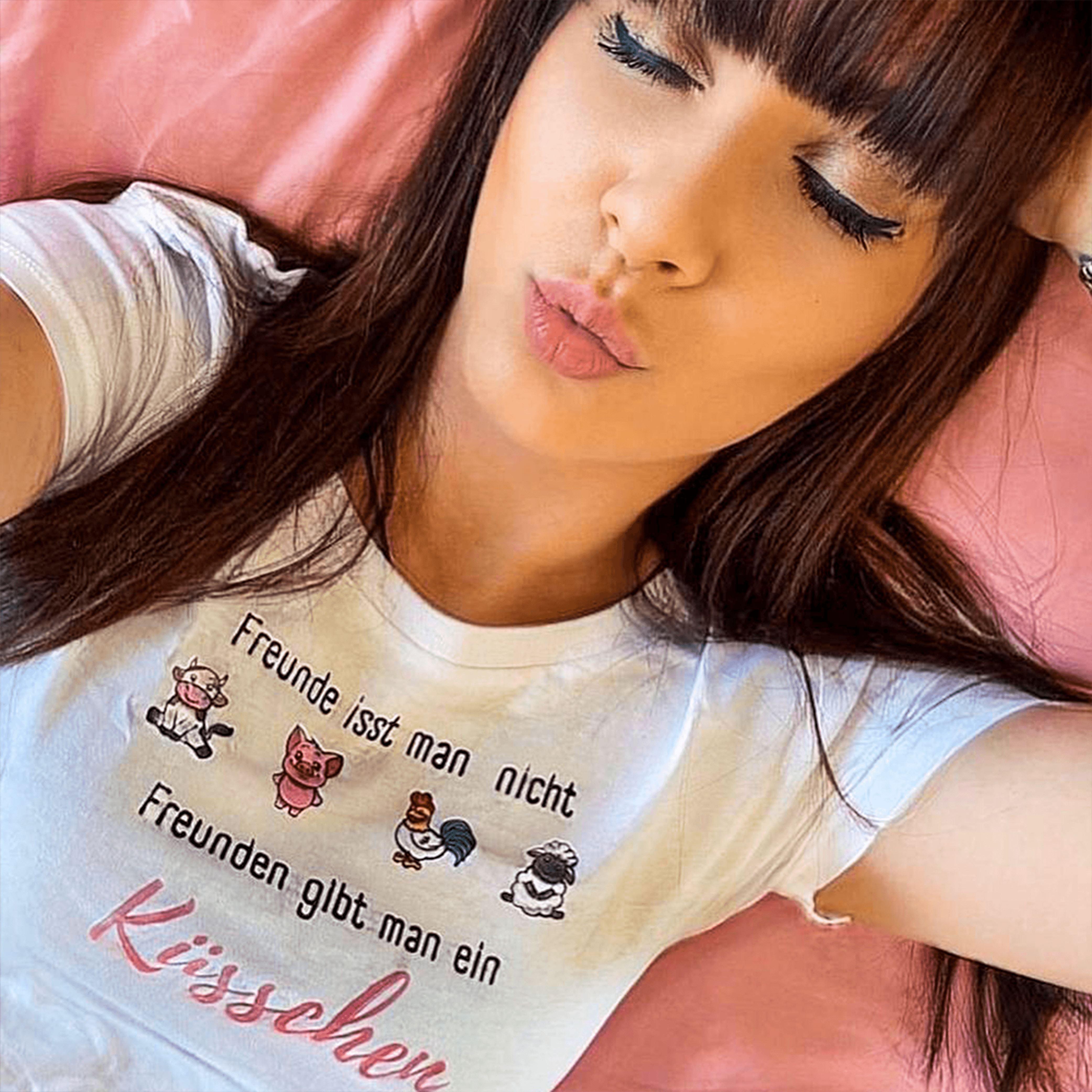 Freunden gibt man ein Küsschen - Damen Organic Shirt - Team Vegan © vegan t shirt