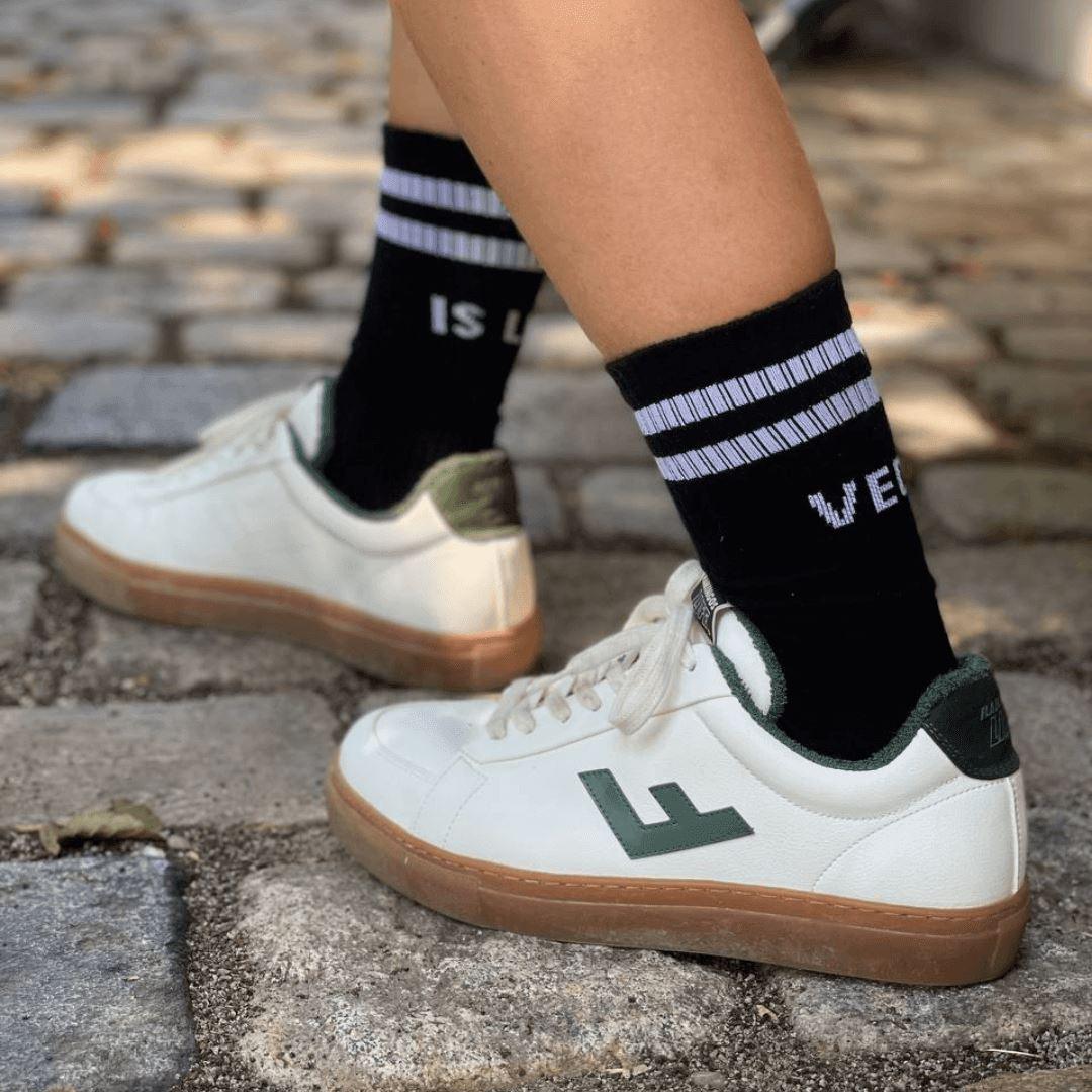 VEGAN IS LOVE - Hohe Sportsocken mit Streifen aus Bio-Baumwolle - 3 Paar - Team Vegan © vegan t shirt