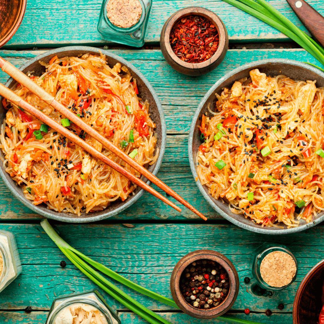 Asiatische Köstlichkeit: Glasnudelsalat mit Erdnuss Dressing - Team Vegan © vegan t shirt