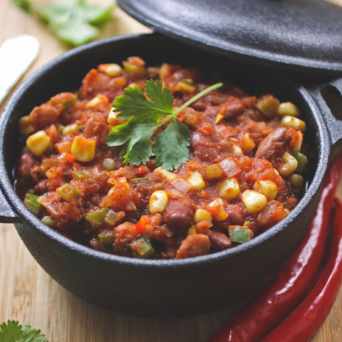 Chili sin Carne mit Avocado Dip und Reis - Team Vegan © vegan t shirt