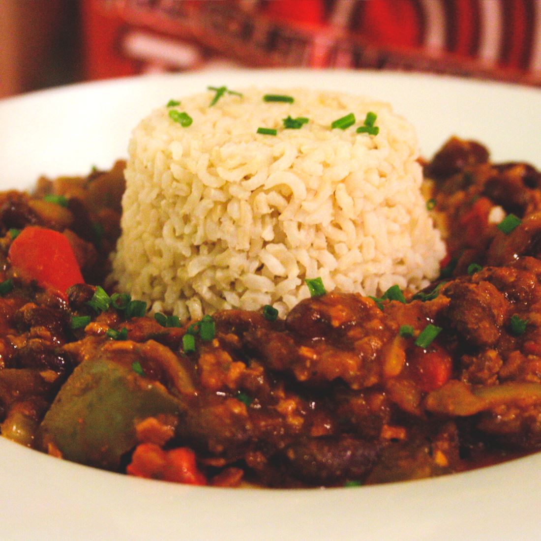 Chili sin Carne mit Guacamole überzeugt einfach jeden - Team Vegan © vegan t shirt