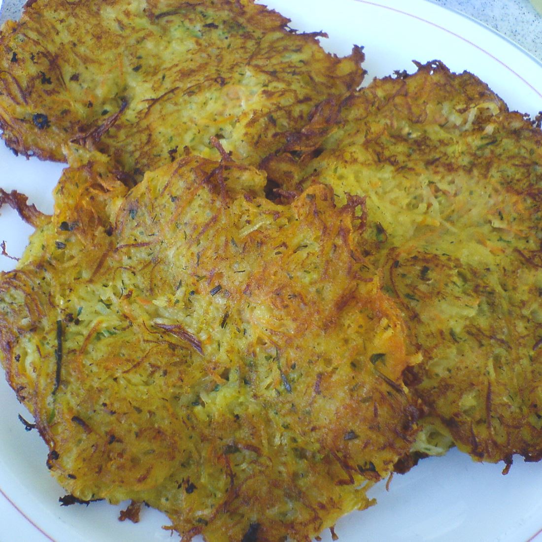 Vegane Kartoffelpuffer mit Kräuterdip einfache und schnelle Zubereitung - Team Vegan © vegan t shirt