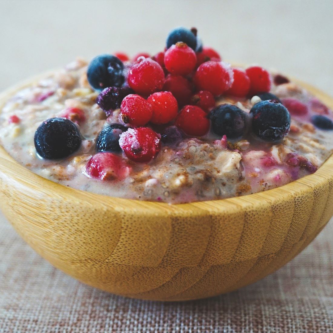 Veganes Porridge - Basis-Rezept für ein leckeres, vollwertiges und abwechslungsreiches Frühstück