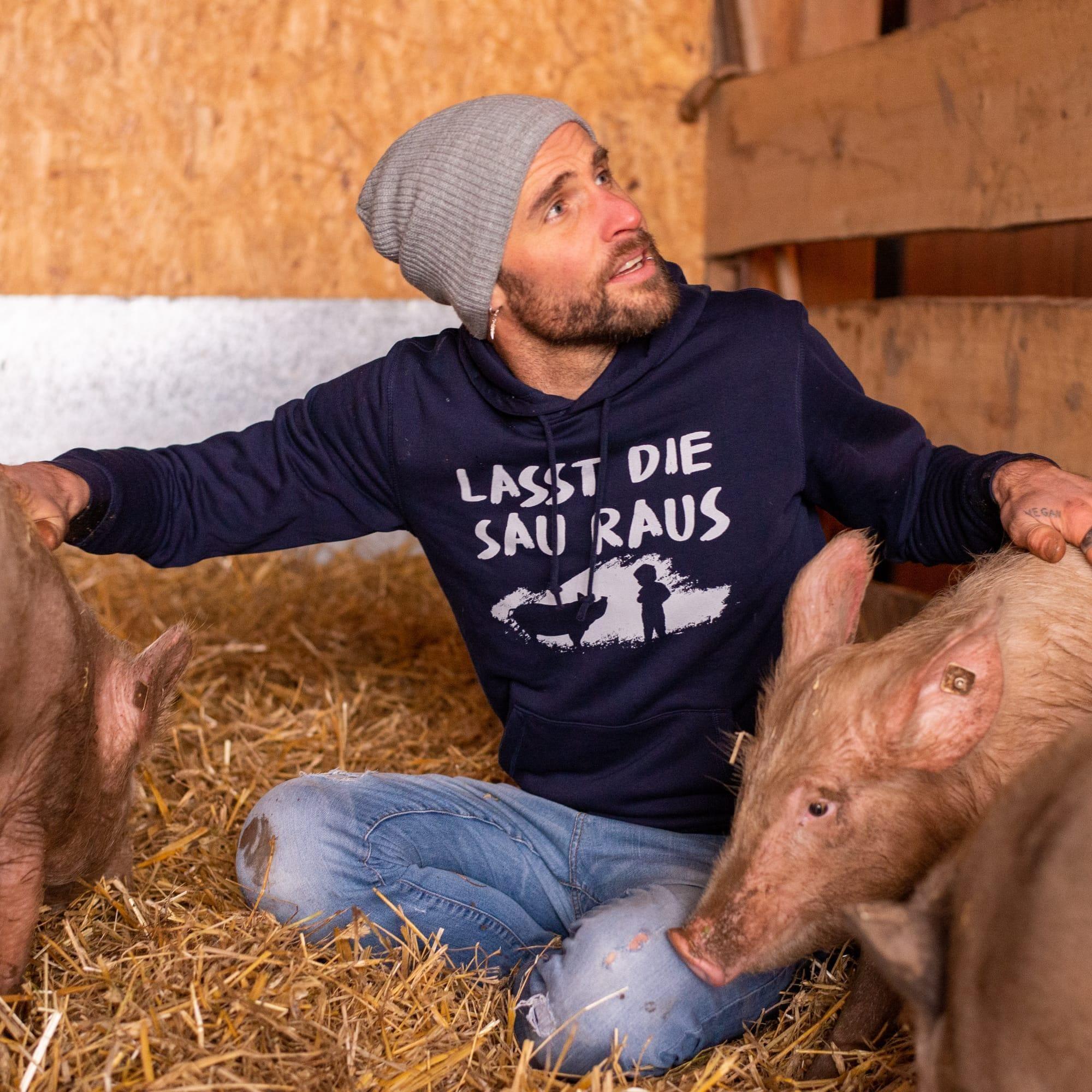 Lasst die Sau raus - Unisex Organic Hoodie - Team Vegan © vegan t shirt