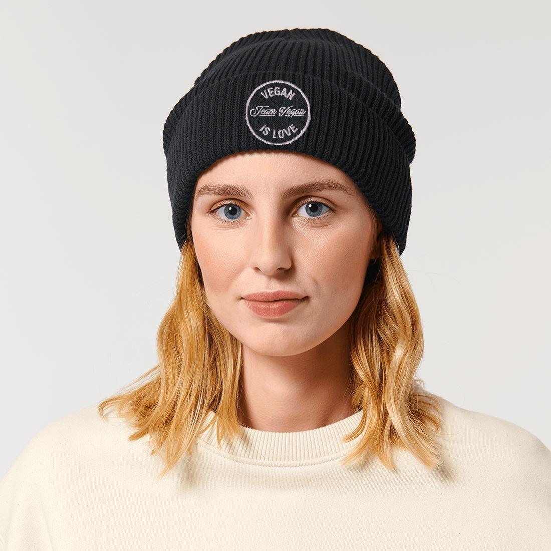 Vegan Liebling Beanie mit Patch 72--Accessoires Shirtee 