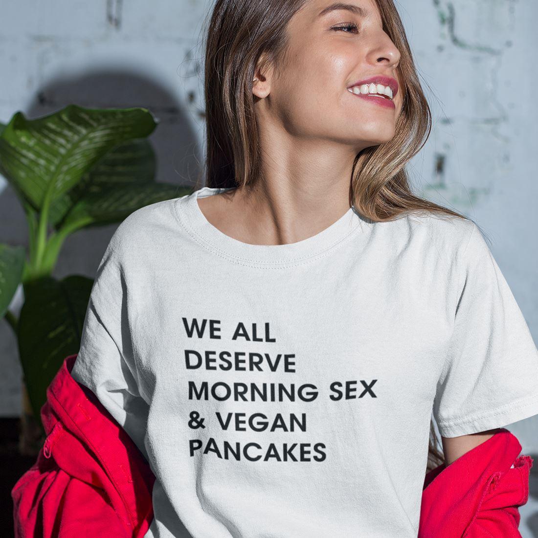 We all deserve morning sex & vegan pancakes - Damen Organic Shirt - Team Vegan © vegan t shirt